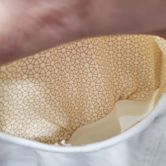 Nike Dri-Fit Women's White Notched V-Neck‎ Shelf Bra Fitted Sleeveless Tank Sz M - Picture 3 of 7